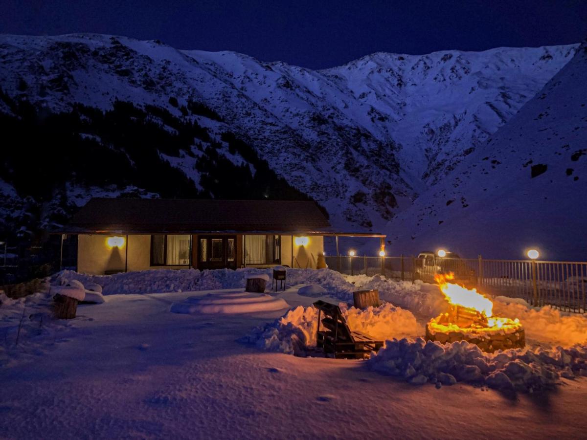 Januka Garden At Sno Villa Kazbegi Eksteriør billede