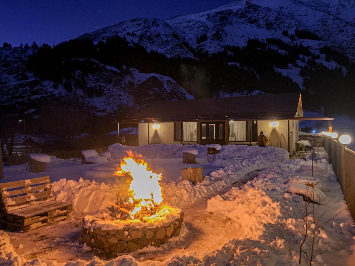 Januka Garden At Sno Villa Kazbegi Eksteriør billede