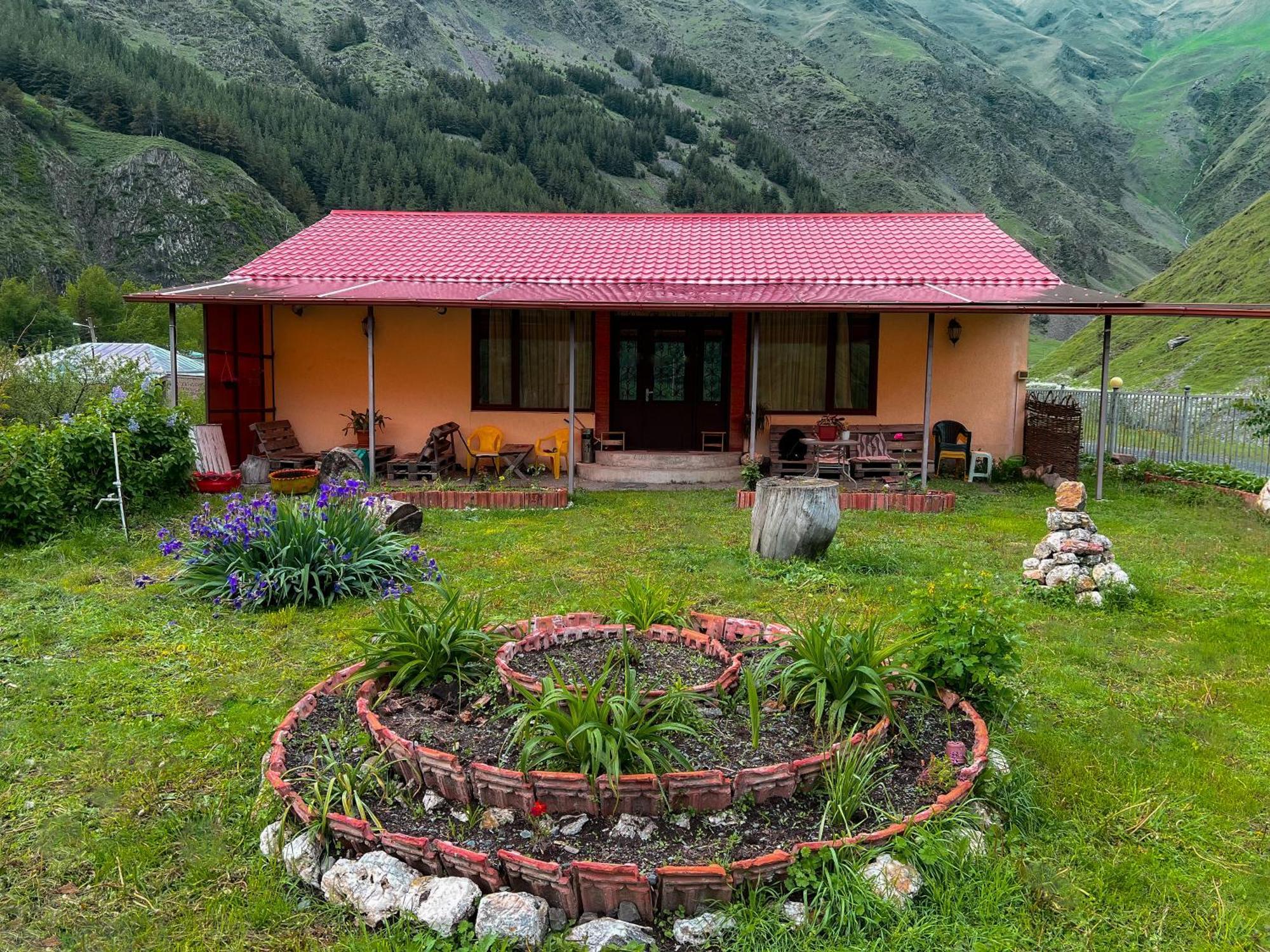 Januka Garden At Sno Villa Kazbegi Eksteriør billede