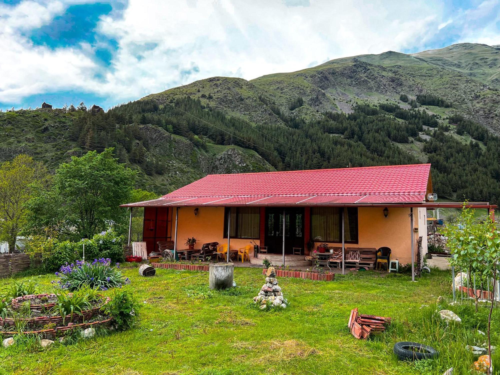 Januka Garden At Sno Villa Kazbegi Eksteriør billede